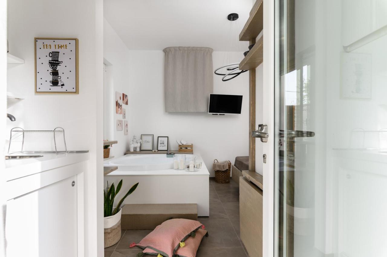 Mandorlocarrubo'S Suite Ostuni Exterior photo