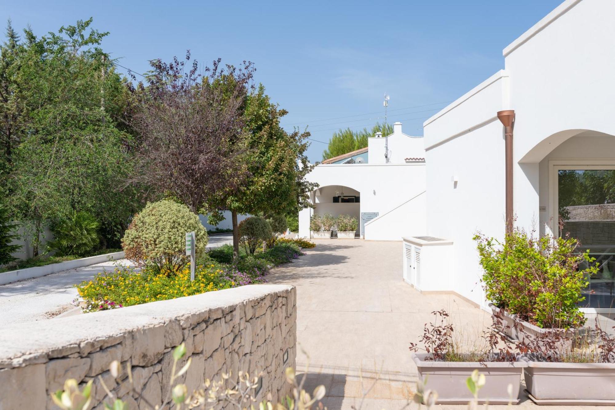 Mandorlocarrubo'S Suite Ostuni Exterior photo